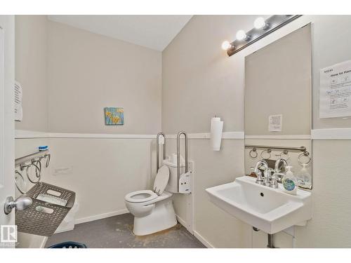 9512 154 St Nw, Edmonton, AB - Indoor Photo Showing Bathroom