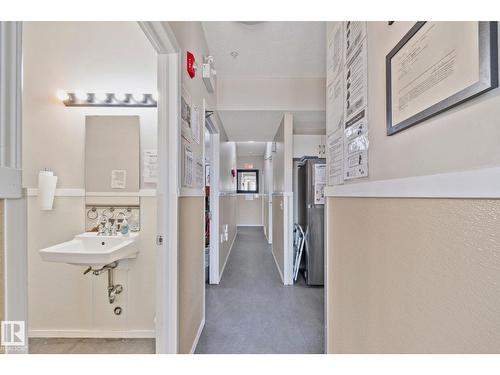 9512 154 St Nw, Edmonton, AB - Indoor