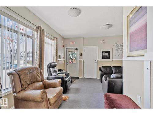 9512 154 St Nw, Edmonton, AB - Indoor