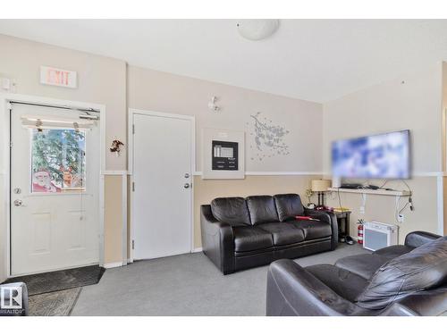 9512 154 St Nw, Edmonton, AB - Indoor Photo Showing Living Room