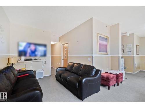9512 154 St Nw, Edmonton, AB - Indoor Photo Showing Living Room