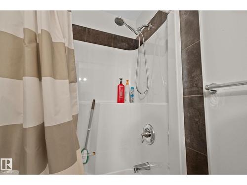 9512 154 St Nw, Edmonton, AB - Indoor Photo Showing Bathroom