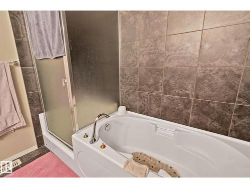 9512 154 St Nw, Edmonton, AB - Indoor Photo Showing Bathroom