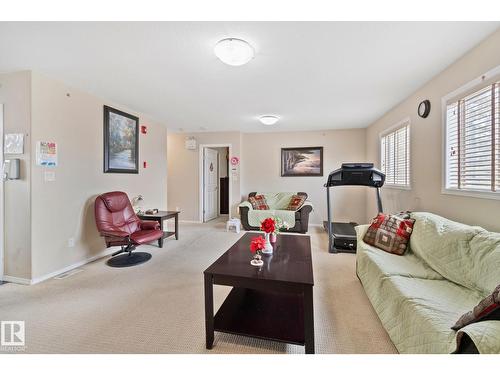 9512 154 St Nw, Edmonton, AB - Indoor