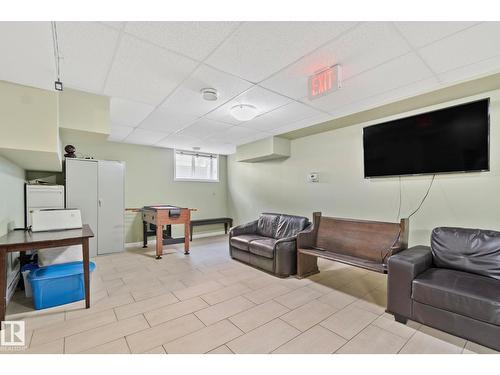 9512 154 St Nw, Edmonton, AB - Indoor
