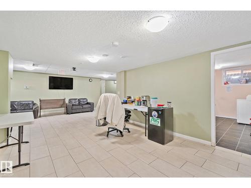 9512 154 St Nw, Edmonton, AB - Indoor