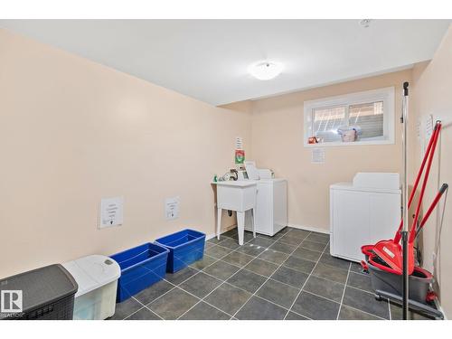 9512 154 St Nw, Edmonton, AB - Indoor Photo Showing Other Room