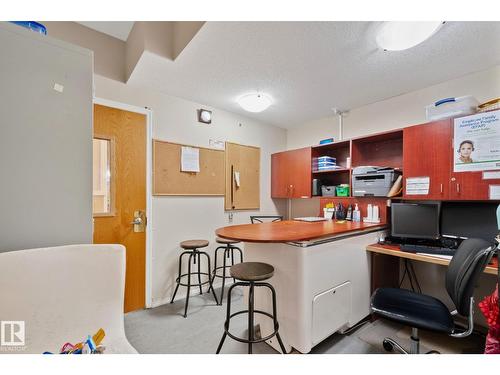 9512 154 St Nw, Edmonton, AB - Indoor