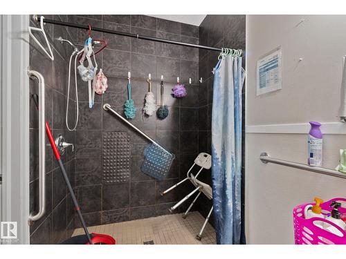 9512 154 St Nw, Edmonton, AB - Indoor Photo Showing Bathroom