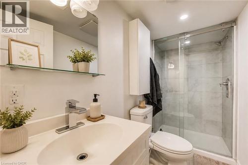 284 Westcourt Place, Waterloo, ON - Indoor Photo Showing Bathroom