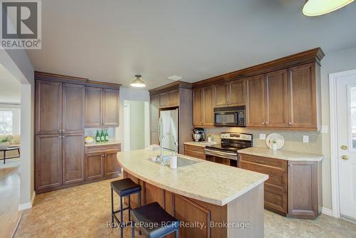 11 Bonniewood Drive, Mapleton, ON - Indoor Photo Showing Kitchen