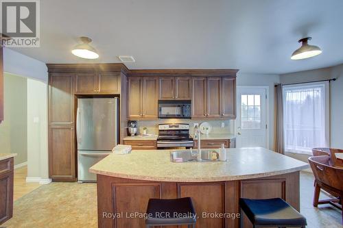 11 Bonniewood Drive, Mapleton, ON - Indoor Photo Showing Kitchen With Double Sink