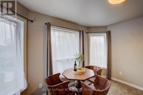 11 Bonniewood Drive, Mapleton, ON - Indoor Photo Showing Dining Room