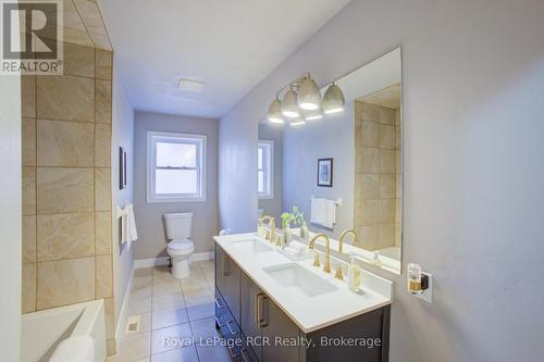 11 Bonniewood Drive, Mapleton, ON - Indoor Photo Showing Bathroom