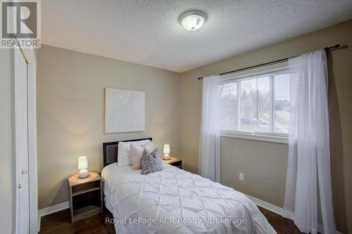 11 Bonniewood Drive, Mapleton, ON - Indoor Photo Showing Bedroom