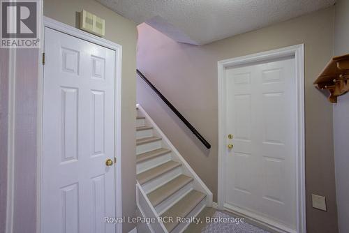 11 Bonniewood Drive, Mapleton, ON - Indoor Photo Showing Other Room