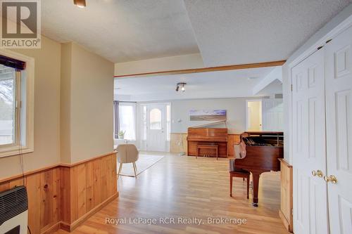 11 Bonniewood Drive, Mapleton, ON - Indoor Photo Showing Other Room