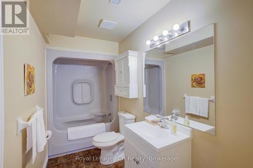 11 Bonniewood Drive, Mapleton, ON - Indoor Photo Showing Bathroom