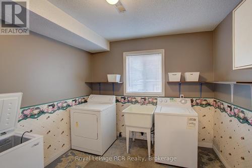 11 Bonniewood Drive, Mapleton, ON - Indoor Photo Showing Laundry Room