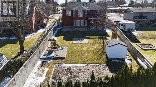 11 Bonniewood Drive, Mapleton, ON - Outdoor