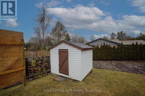 11 Bonniewood Drive, Mapleton, ON - Outdoor