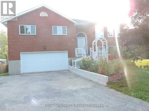 11 Bonniewood Drive, Mapleton, ON - Outdoor