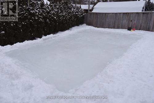 11 Bonniewood Drive, Mapleton, ON - Outdoor
