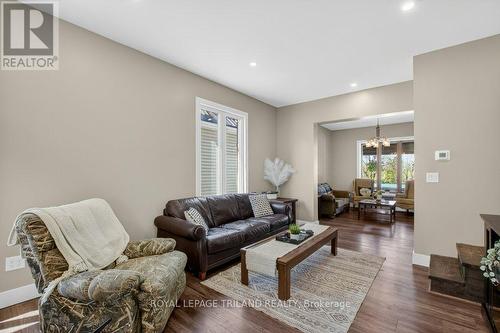 73.5 Hughes Street, St. Thomas, ON - Indoor Photo Showing Living Room