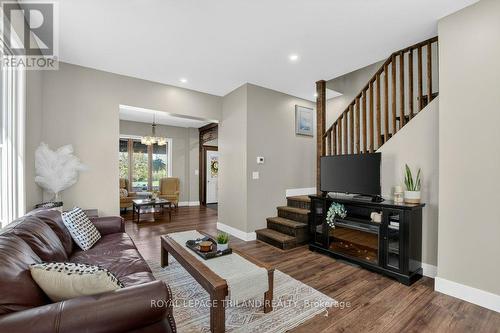 73.5 Hughes Street, St. Thomas, ON - Indoor Photo Showing Living Room