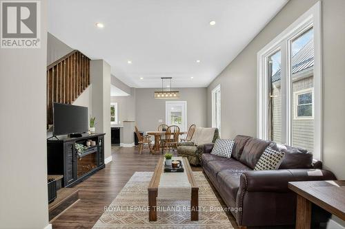 73.5 Hughes Street, St. Thomas, ON - Indoor Photo Showing Living Room