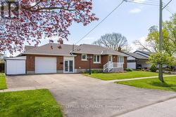 52 WHITE STREET St. Catharines (Vine/Linwell), ON L2N 1Z8