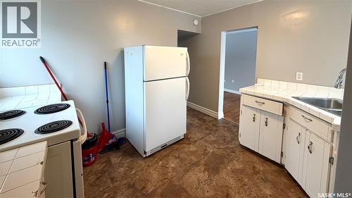 217 L Avenue N, Saskatoon, SK - Indoor Photo Showing Kitchen