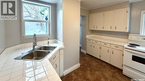 217 L Avenue N, Saskatoon, SK - Indoor Photo Showing Kitchen With Double Sink