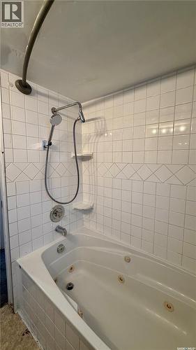 217 L Avenue N, Saskatoon, SK - Indoor Photo Showing Bathroom