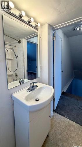 217 L Avenue N, Saskatoon, SK - Indoor