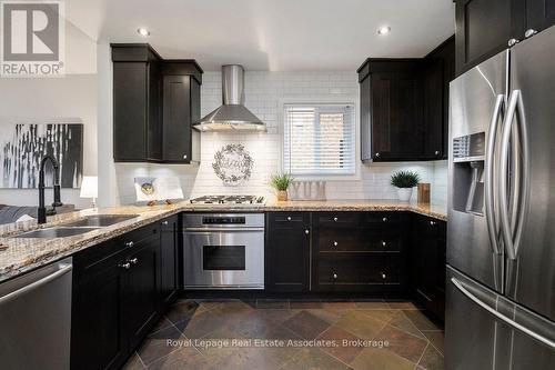 7321 Sandhurst Drive, Mississauga, ON - Indoor Photo Showing Kitchen With Double Sink With Upgraded Kitchen