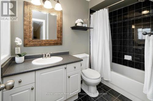 7321 Sandhurst Drive, Mississauga, ON - Indoor Photo Showing Bathroom