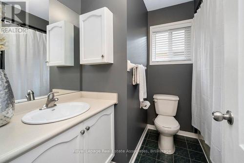 7321 Sandhurst Drive, Mississauga, ON - Indoor Photo Showing Bathroom