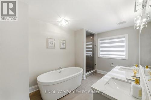 75 Bethpage Crescent, Newmarket, ON - Indoor Photo Showing Bathroom