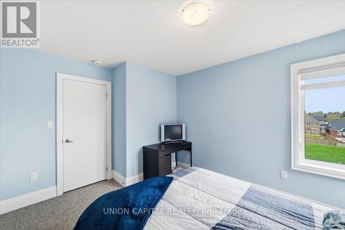 75 Bethpage Crescent, Newmarket, ON - Indoor Photo Showing Bedroom
