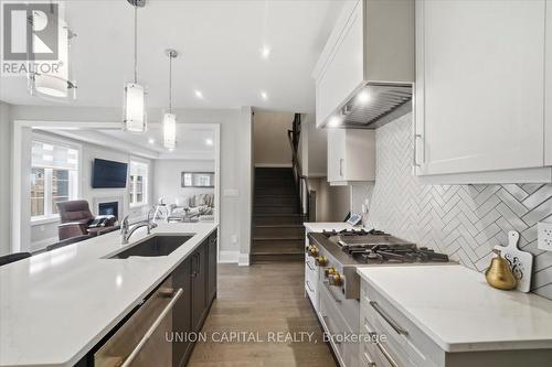 75 Bethpage Crescent, Newmarket, ON - Indoor Photo Showing Kitchen With Upgraded Kitchen