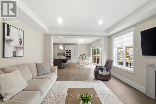 75 Bethpage Crescent, Newmarket, ON - Indoor Photo Showing Living Room With Fireplace