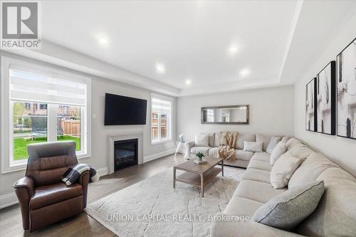 75 Bethpage Crescent, Newmarket, ON - Indoor Photo Showing Living Room With Fireplace