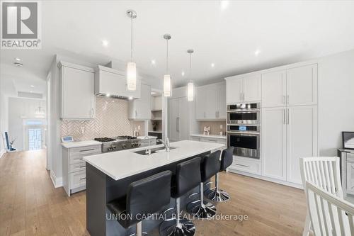 75 Bethpage Crescent, Newmarket, ON - Indoor Photo Showing Kitchen With Double Sink With Upgraded Kitchen