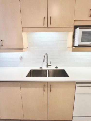 Kitchen - 706-505 Rue St-Francois, Brossard, QC - Indoor Photo Showing Kitchen With Double Sink With Upgraded Kitchen
