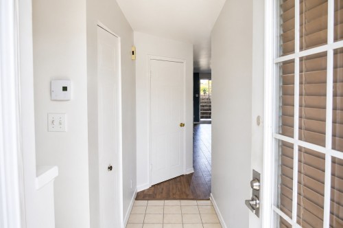 Hall d'entrée/Vestibule - 89 Boul. De La Marine, Varennes, QC - Indoor Photo Showing Other Room