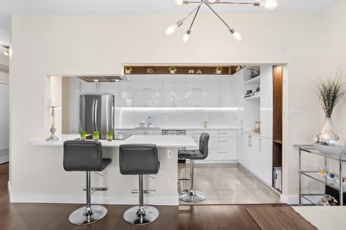 Coin-repas - 109-4520 Prom. Paton, Laval (Chomedey), QC - Indoor Photo Showing Kitchen With Upgraded Kitchen