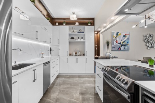 Cuisine - 109-4520 Prom. Paton, Laval (Chomedey), QC - Indoor Photo Showing Kitchen With Upgraded Kitchen