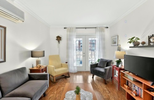 Living Room - 102-45 Boul. Desjardins E., Sainte-Thérèse, QC - Indoor Photo Showing Living Room