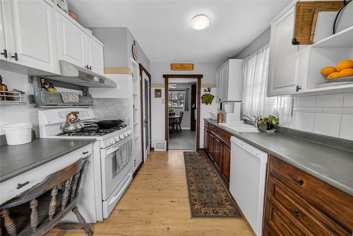 701 5Th Avenue, Kimberley, BC - Indoor Photo Showing Kitchen